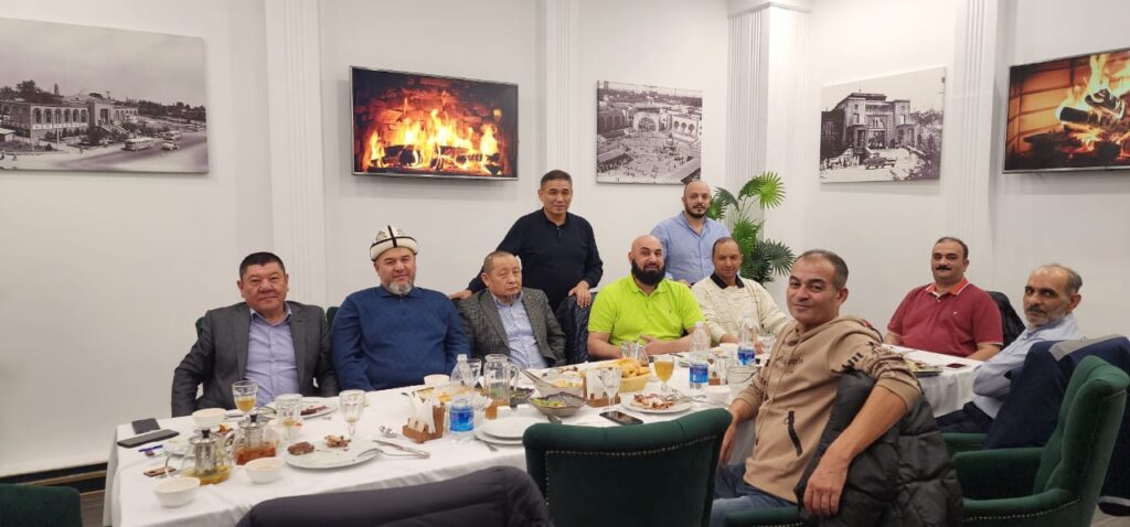 مأدبة العشاء عضو البرلمان قيرغستان